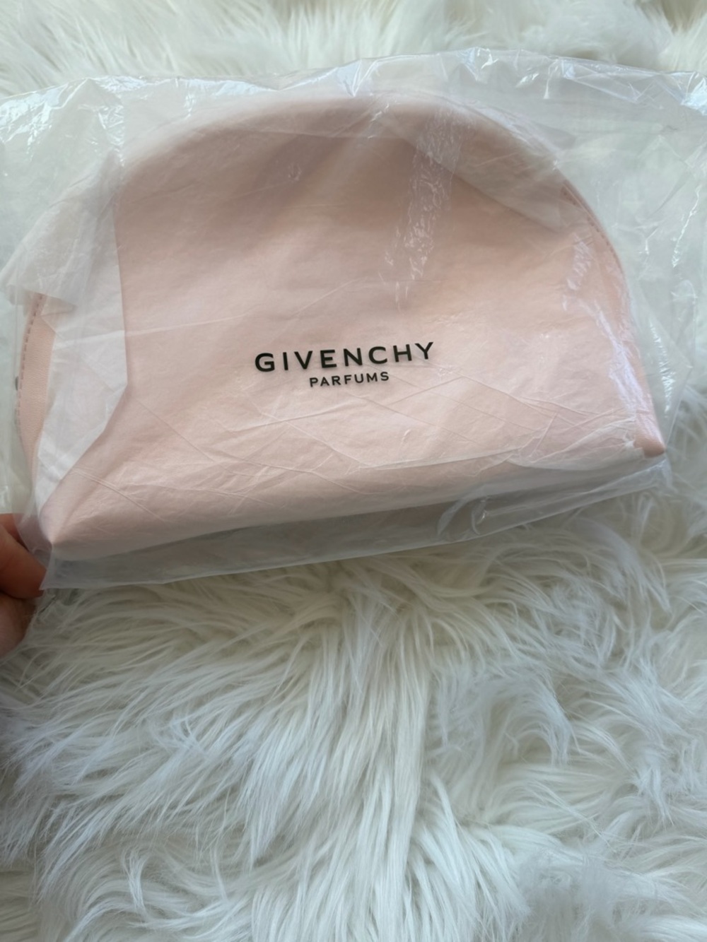 Givenchy  Pink Logo Cosmetic pouch🎁🎁🎁🎉🎉🎉🎉